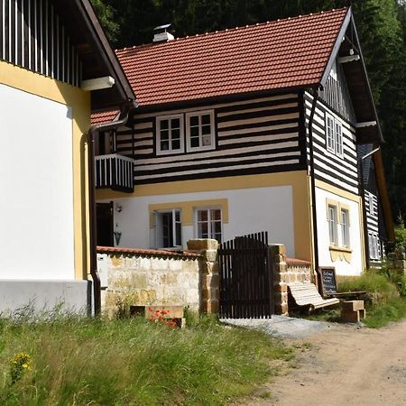 Hlucov - Penzion & Restaurace Kanina Exterior photo